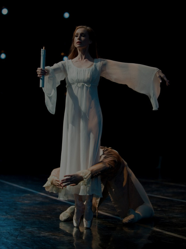 Louise Nadeau and Olivier Wevers in La Sonnambula.